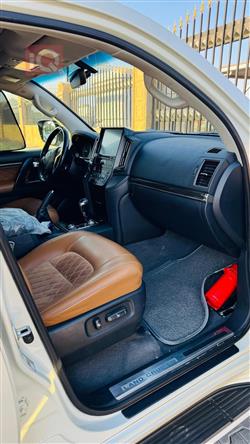 تۆیۆتا لاند کروزەر